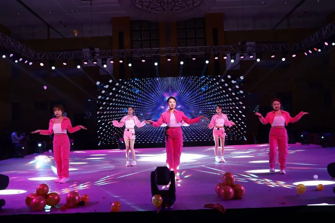 美窩家居集團2020-2021企業(yè)“一起向WE來”年度盛典圓滿舉行！