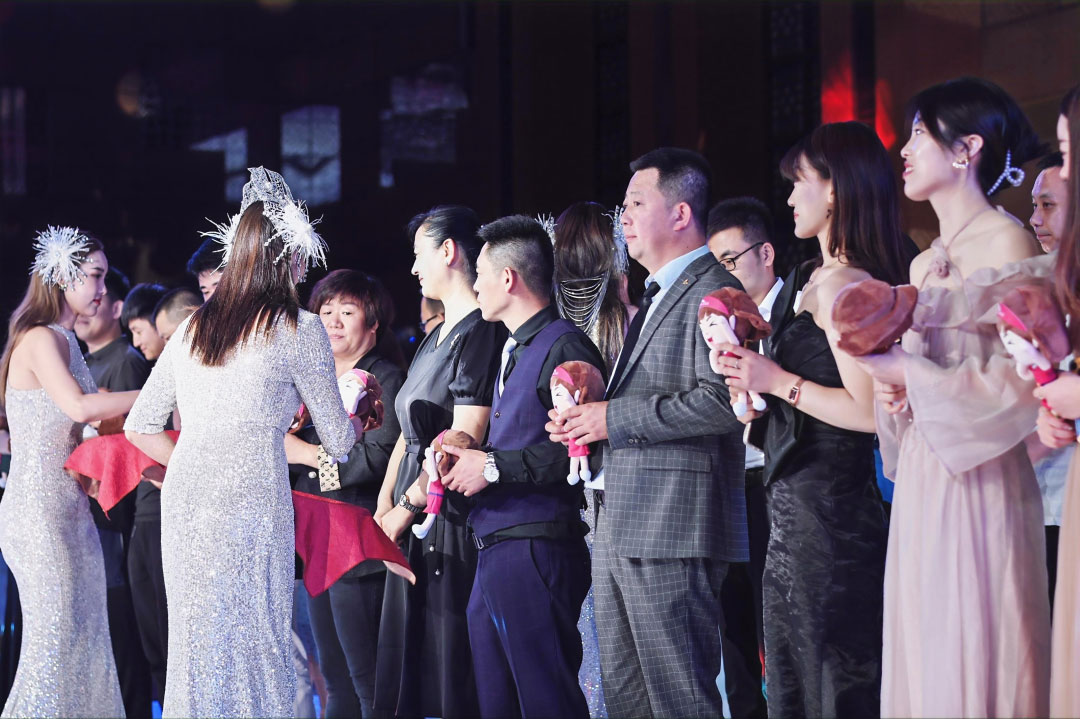 美窩家居集團2020-2021企業(yè)“一起向WE來”年度盛典圓滿舉行！