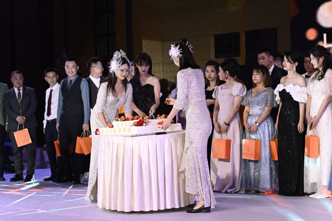 美窩家居集團2020-2021企業(yè)“一起向WE來”年度盛典圓滿舉行！